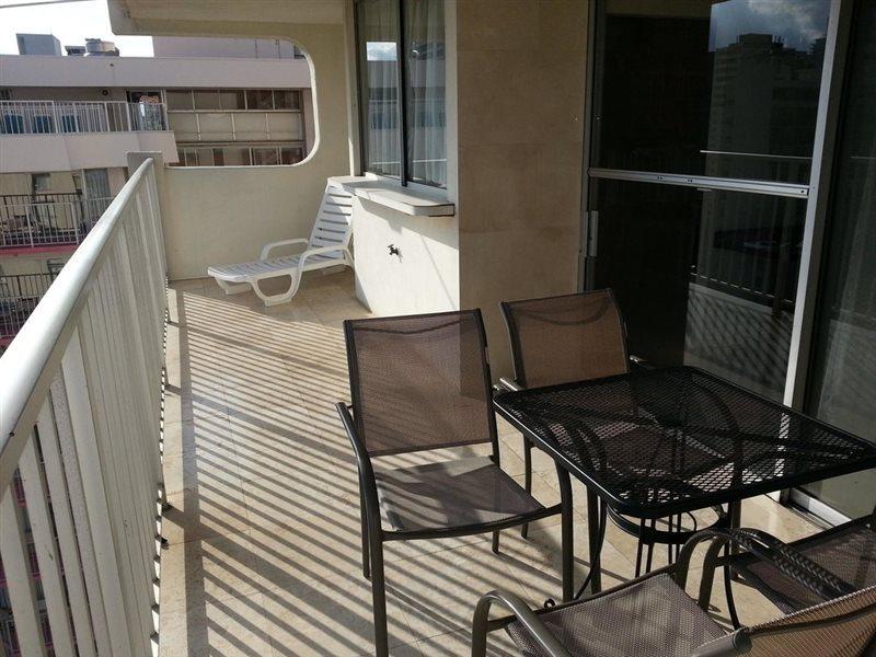 Waikiki Beach Condominiums Гонолулу Экстерьер фото