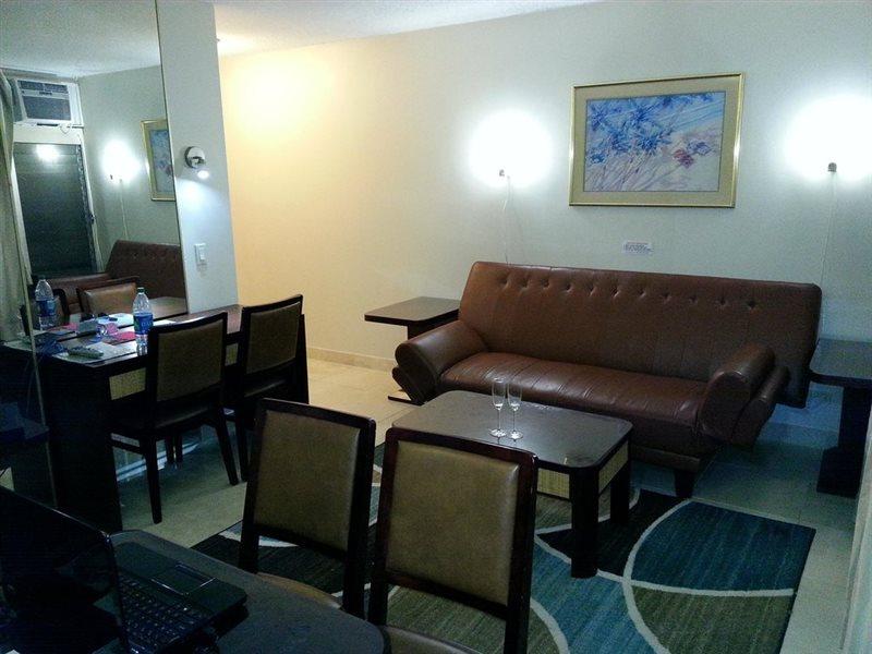 Waikiki Beach Condominiums Гонолулу Экстерьер фото