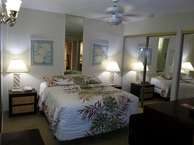 Waikiki Beach Condominiums Гонолулу Экстерьер фото