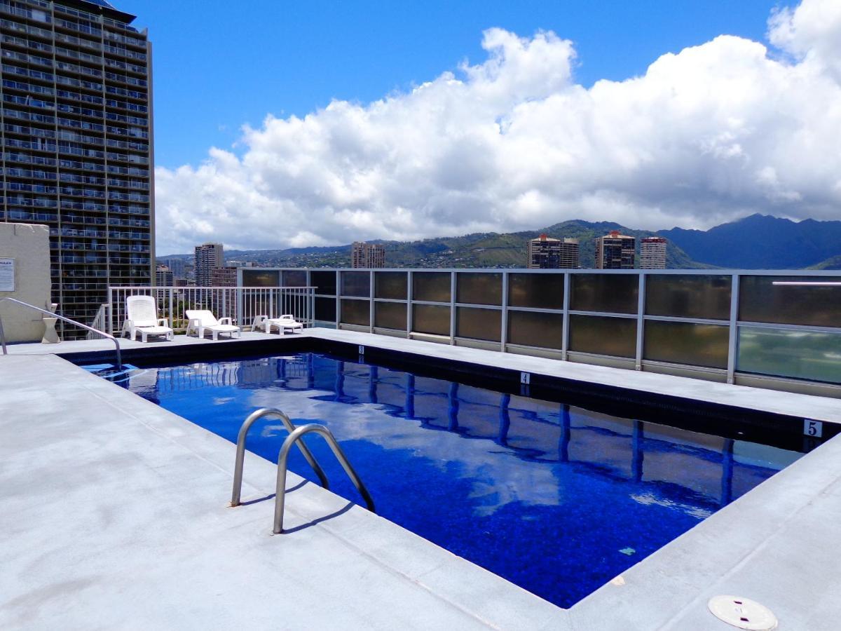 Waikiki Beach Condominiums Гонолулу Экстерьер фото