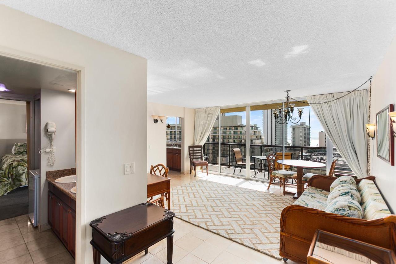 Waikiki Beach Condominiums Гонолулу Экстерьер фото